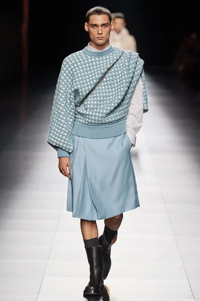 Look 15